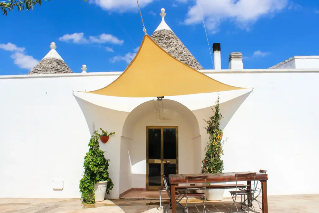 Entrance of Borgo Tortorella holiday home in Monopoli with outdoor dining area
